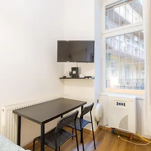 Nepszinhaz 16 Tiny Budapeszt